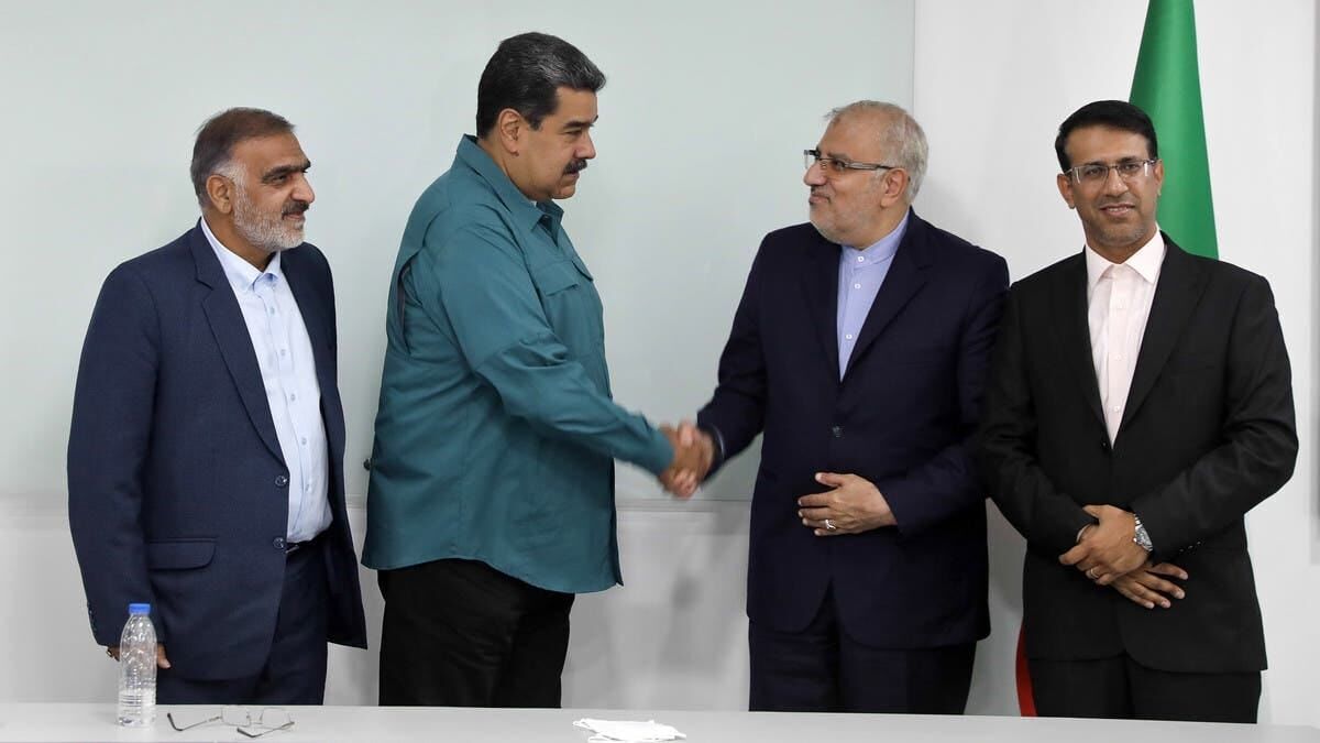 伊朗石油部长在加拉加斯会见委内瑞拉总统马杜罗
